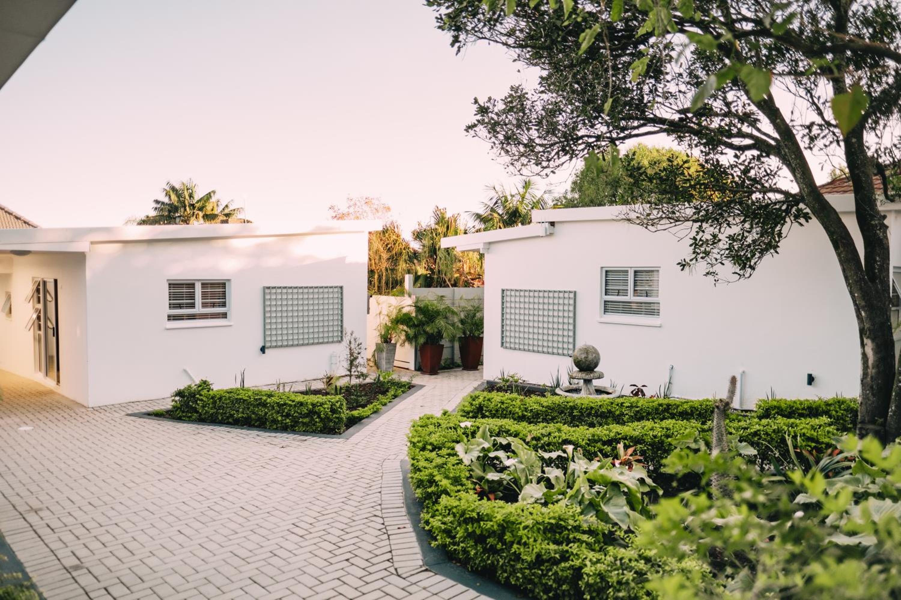 Devereux Lodge and Villas 13/15