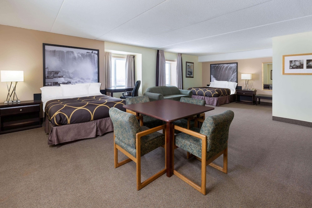 Super 8 By Wyndham Niagara Falls By The Falls 33/39