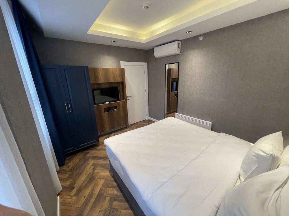 Feri Suites 13/50