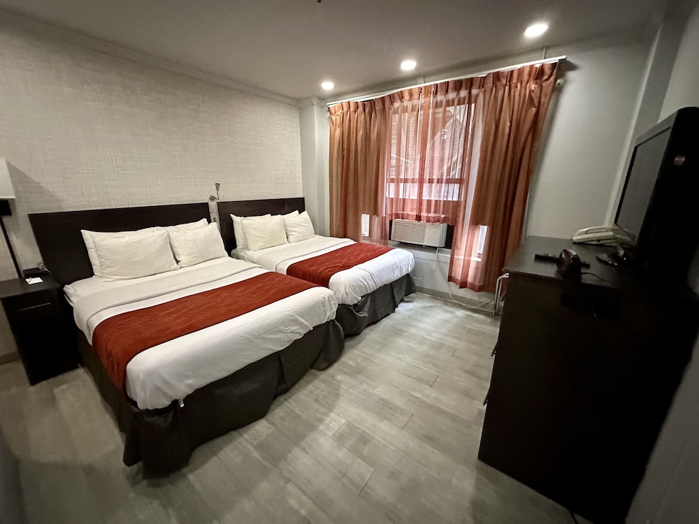 PETITE, 2 DOUBLE BEDS