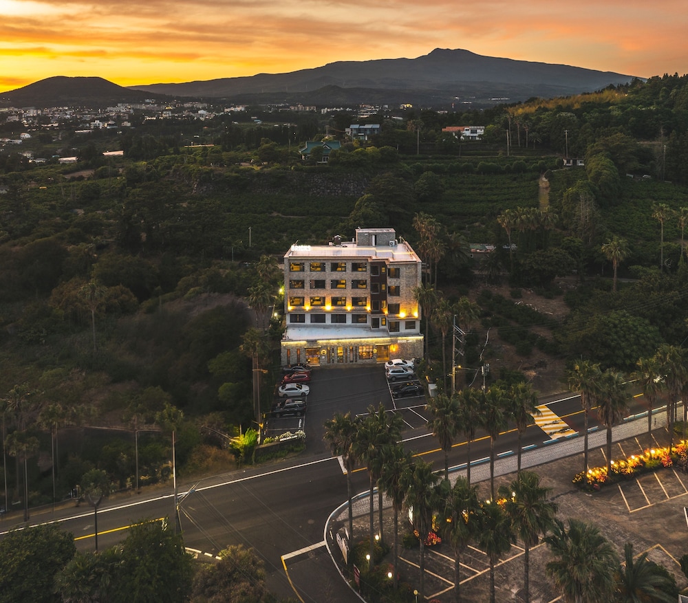 Jeju Bricks Hotel 4/64