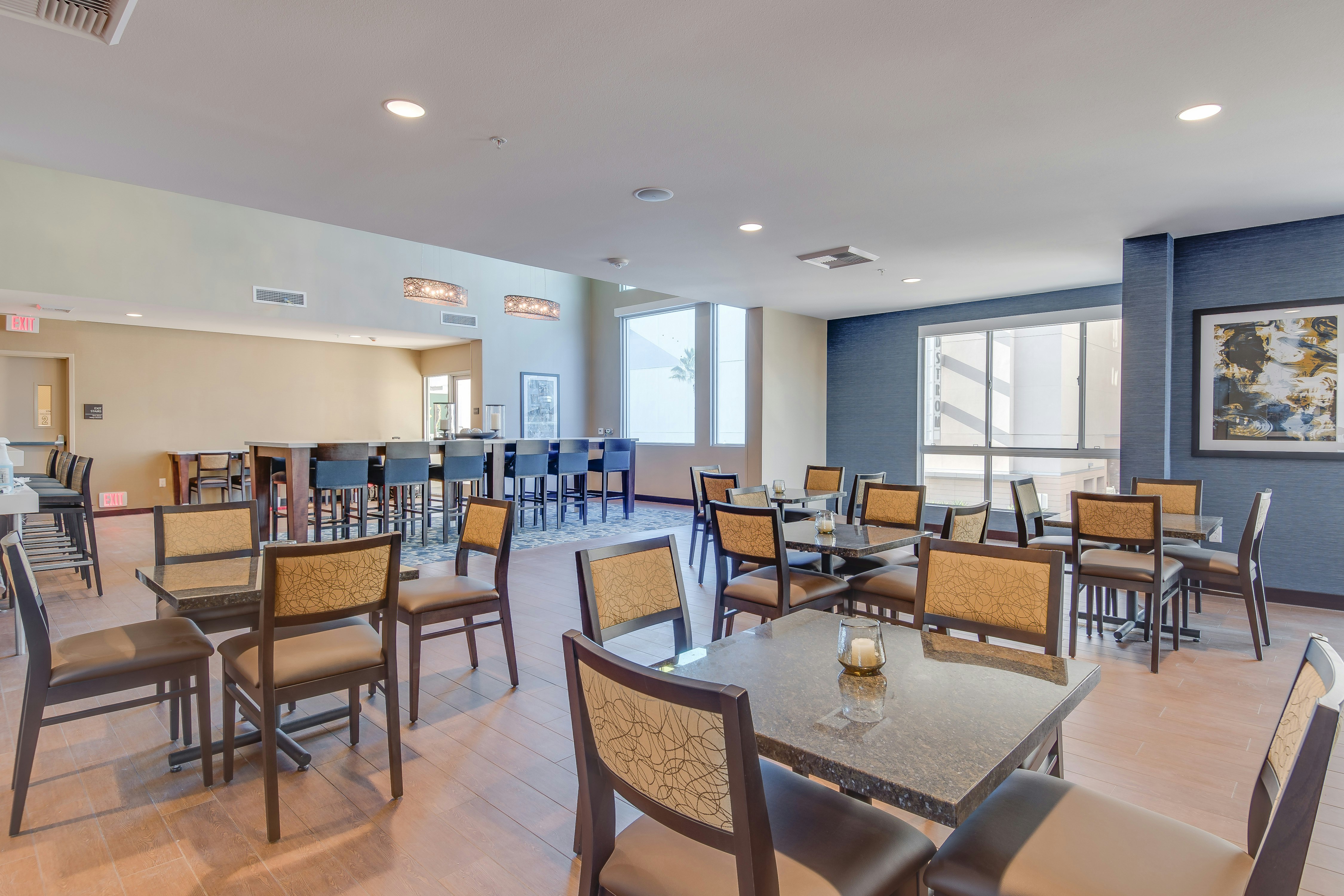 Hampton Inn And Suites Los Angeles Glendale 57/75