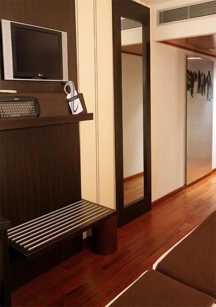 Europa Hotel 23/25