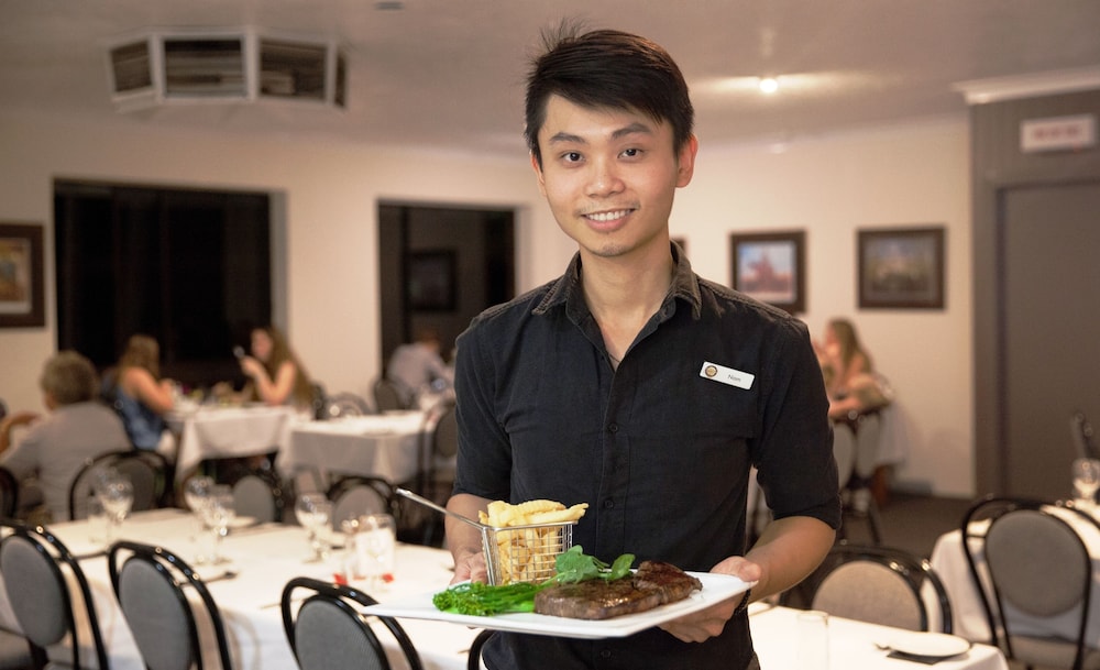 LONGREACH MOTOR INN 35/38