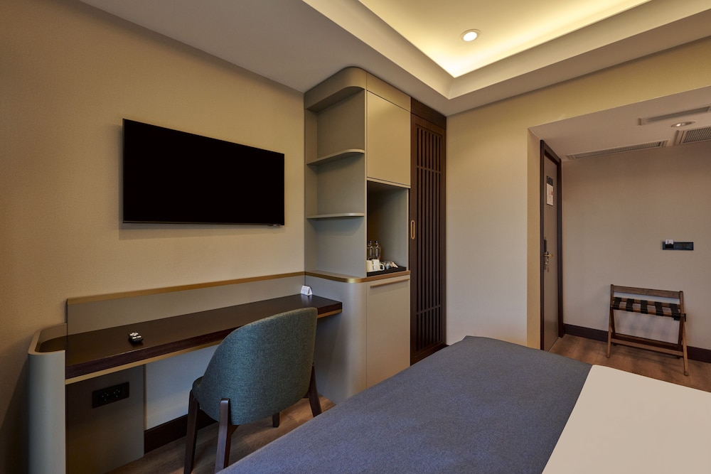 Ciragan Hotel Bosphorus Istanbul 59/68