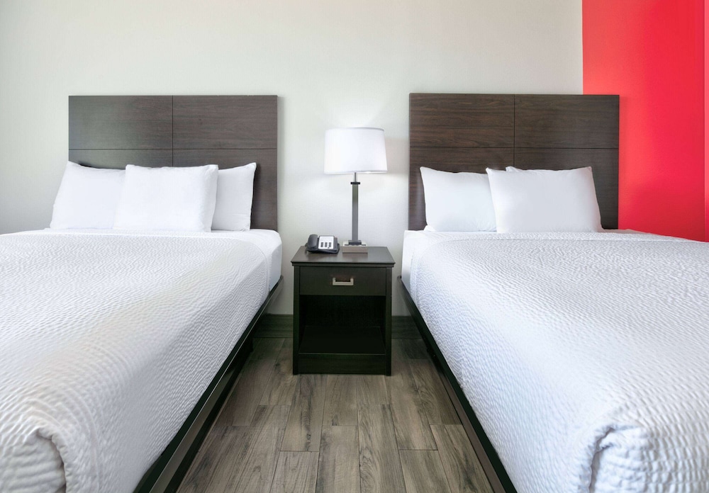 Ramada by Wyndham Diamondhead I-10/Gulfport 19/47