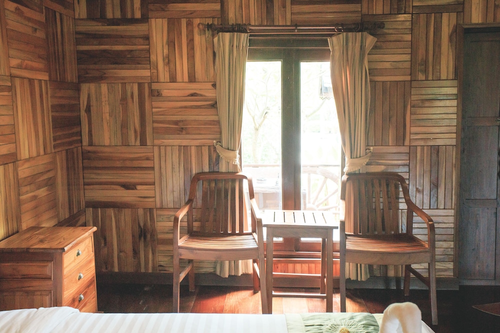 Baan Baitan Resort 32/64