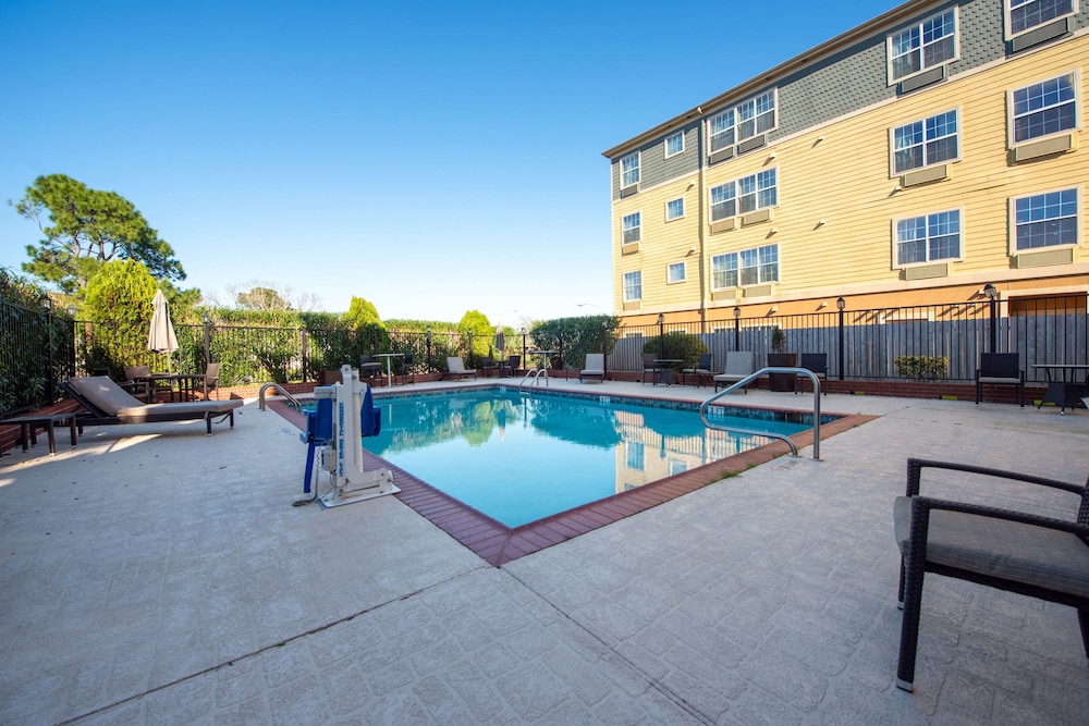 Hampton Inn and Suites Port Arthur, TX 41/47