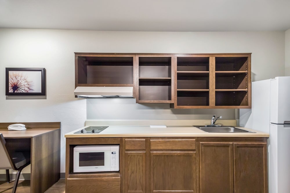 WoodSpring Suites Chicago Midway 27/32