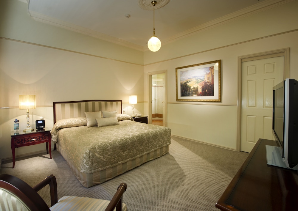 Royal Albert Hotel 24/75