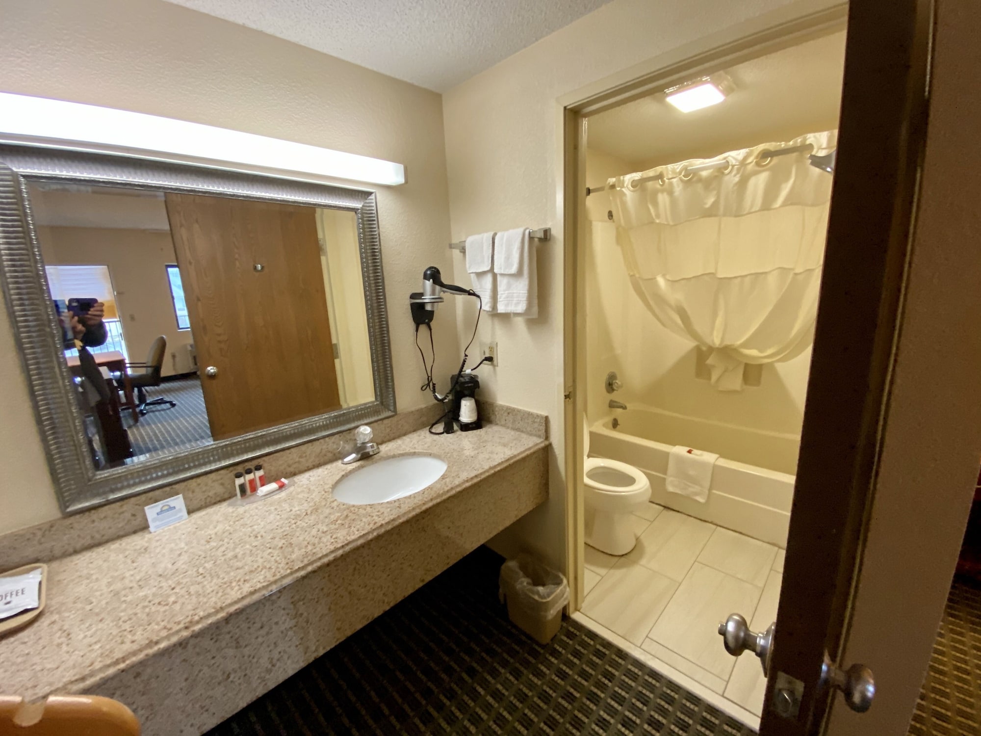 غرفة بسرير كينج للمدخنين لذوي الإعاقة، Days Inn by Wyndham Morehead 3/4