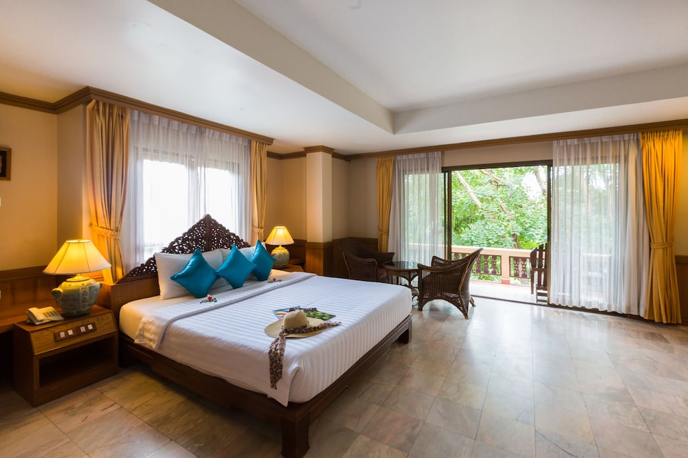 Fair House Beach Resort & Hotel 32/77