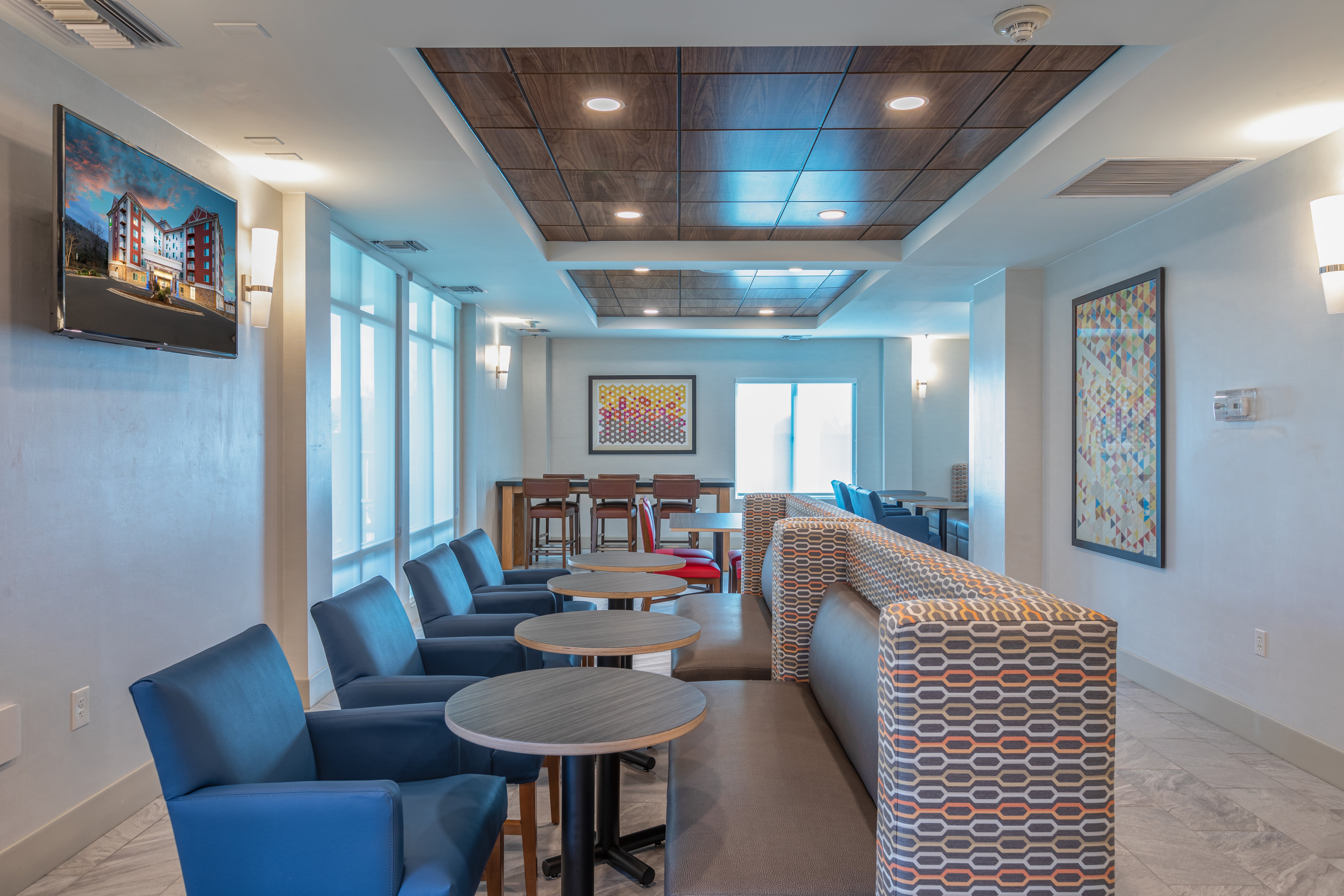 Holiday Inn Express and Suites Asheville Downtown 29/50