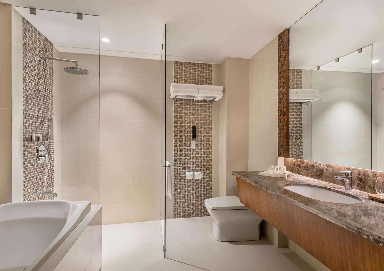 غرفة بريميير بسريرين منفصلين، Best Western Plus The Ivywall Hotel 4/4