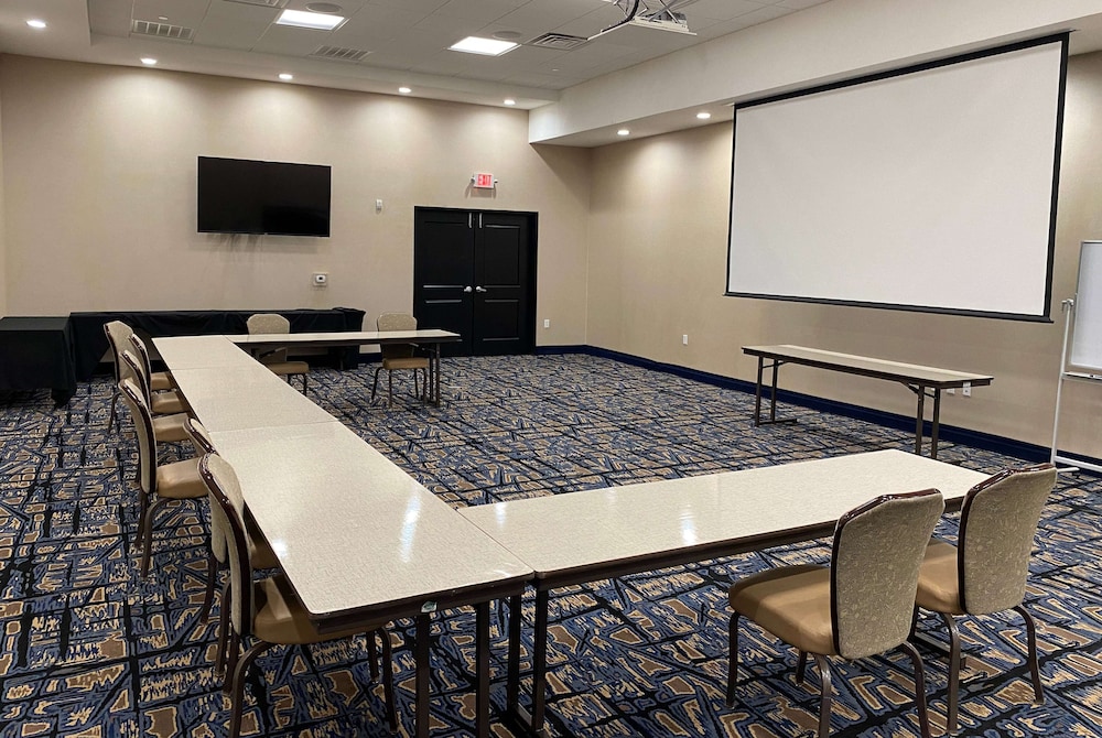 La Quinta Inn and Suites by Wyndham Lubbock Southwest 49/63