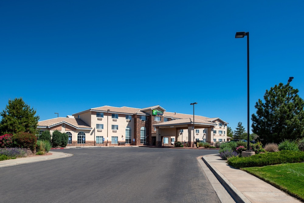 Holiday Inn Express Hotel And Suites Farmington Bloomfield 4/69