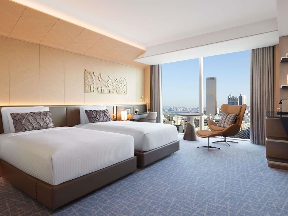 DELUXE, TWIN BEDS