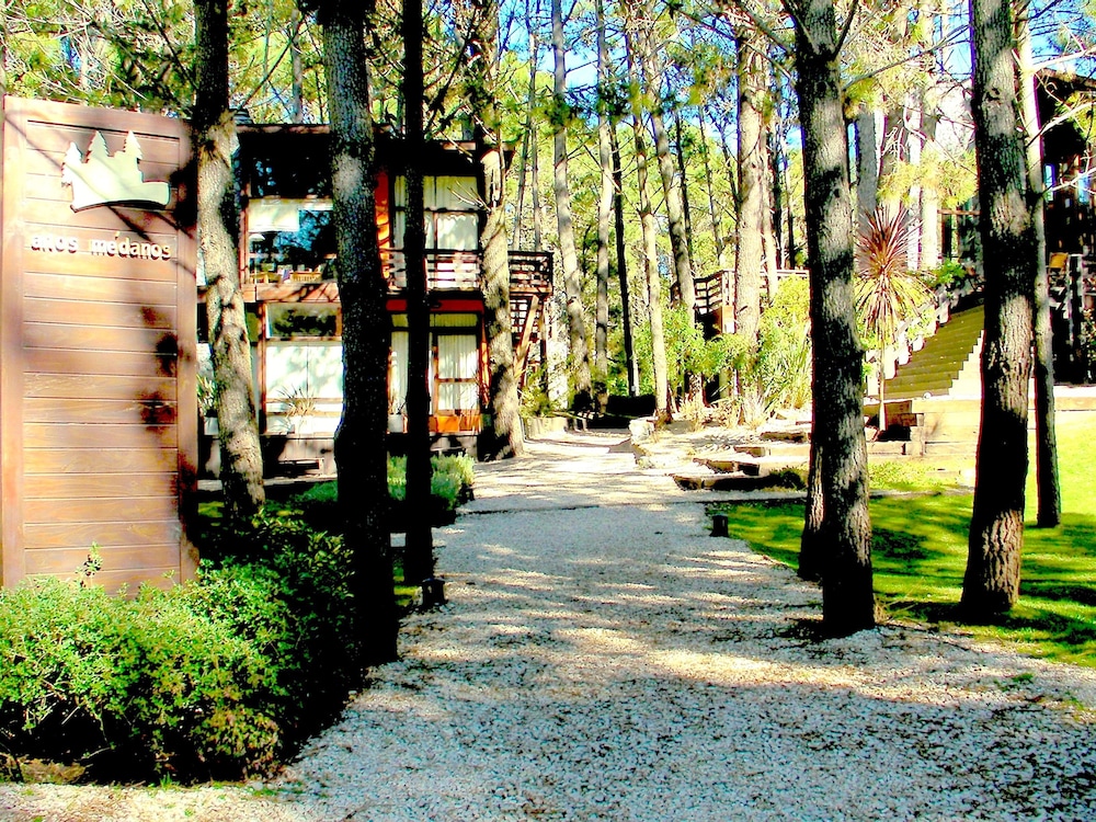 Altos Medanos - Cabanas y Club de Bosque 43/48