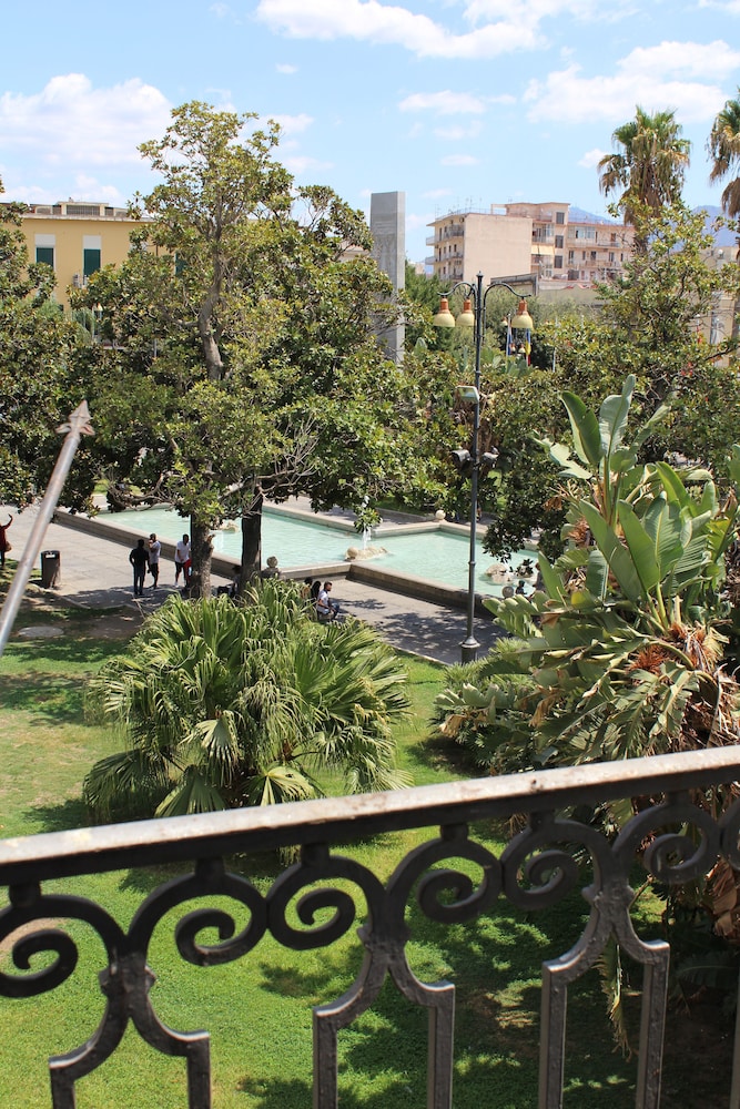 Hotel Santuario Pompei 42/50