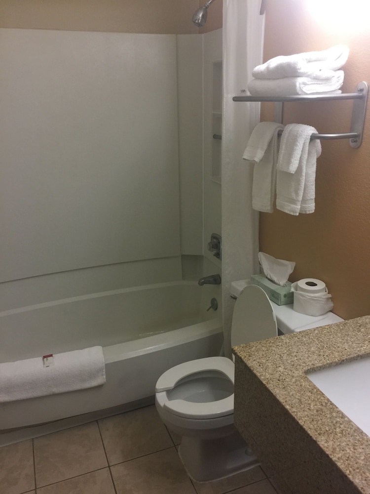 Travelodge By Wyndham Battle Creek 18/18
