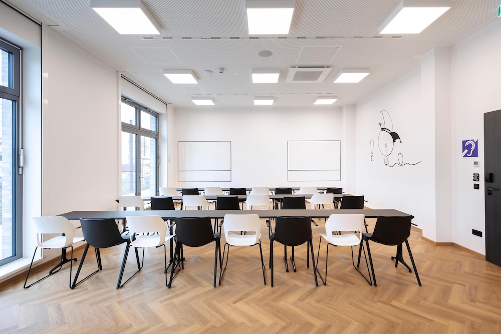 LOGINN Hotel Koln Airport 39/48