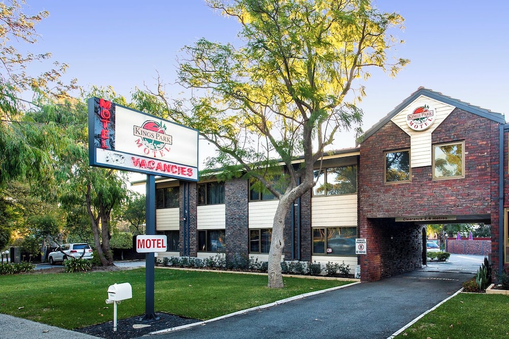 Kings Park Motel 53/65