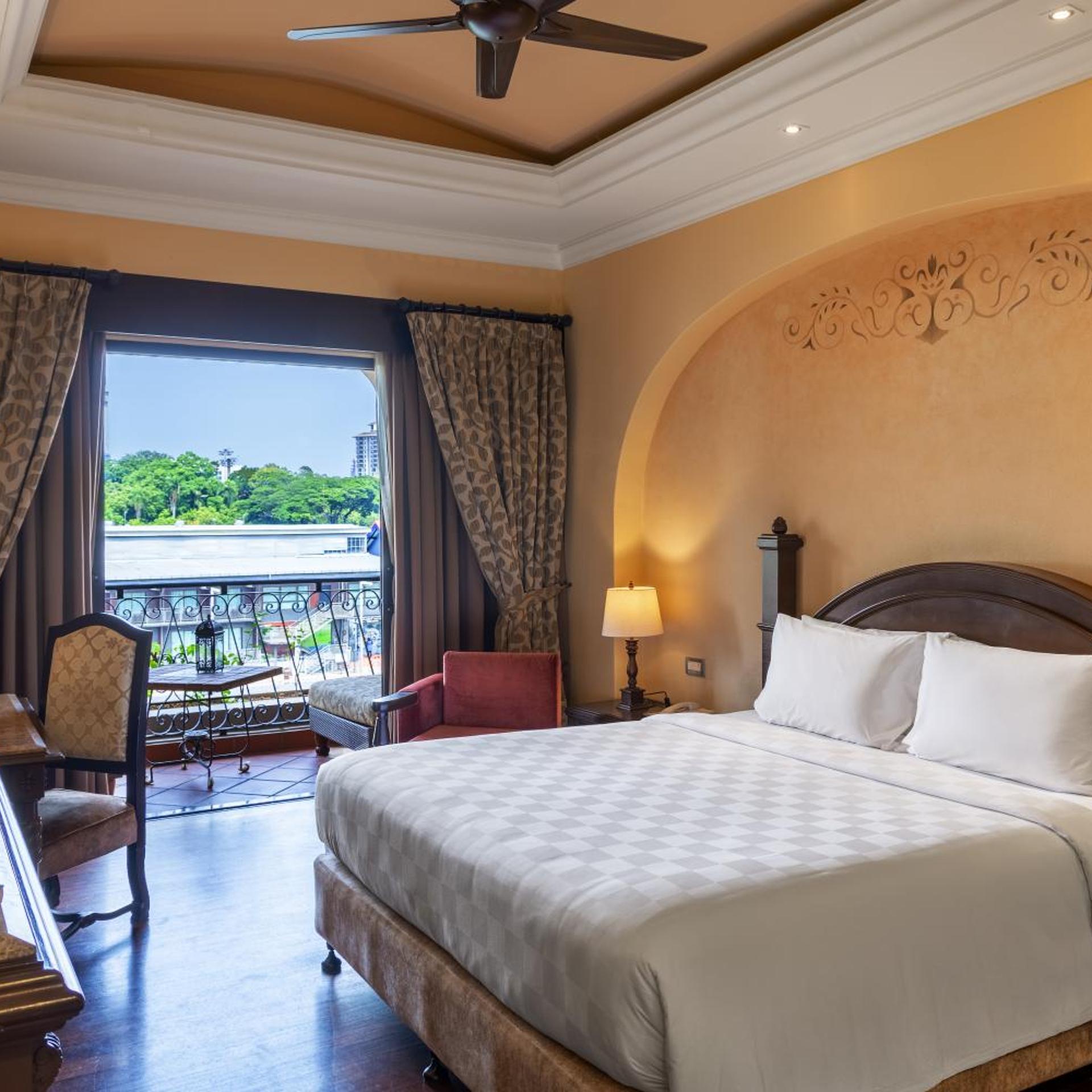 Hollywood, Deluxe, Twin Beds, River View