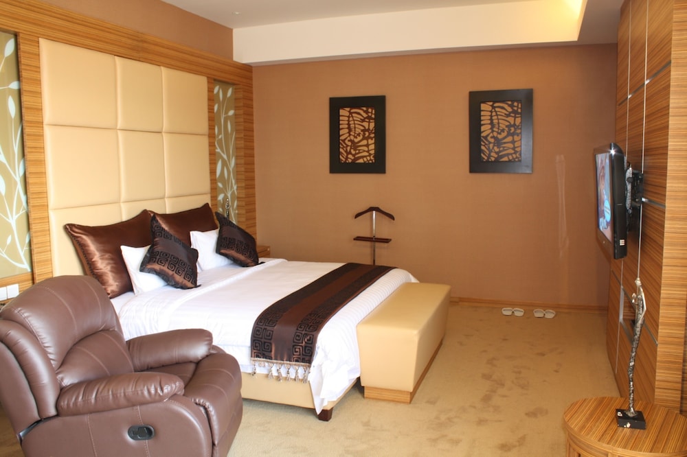 GRAND PASUNDAN CONVENTION HOTEL 29/65