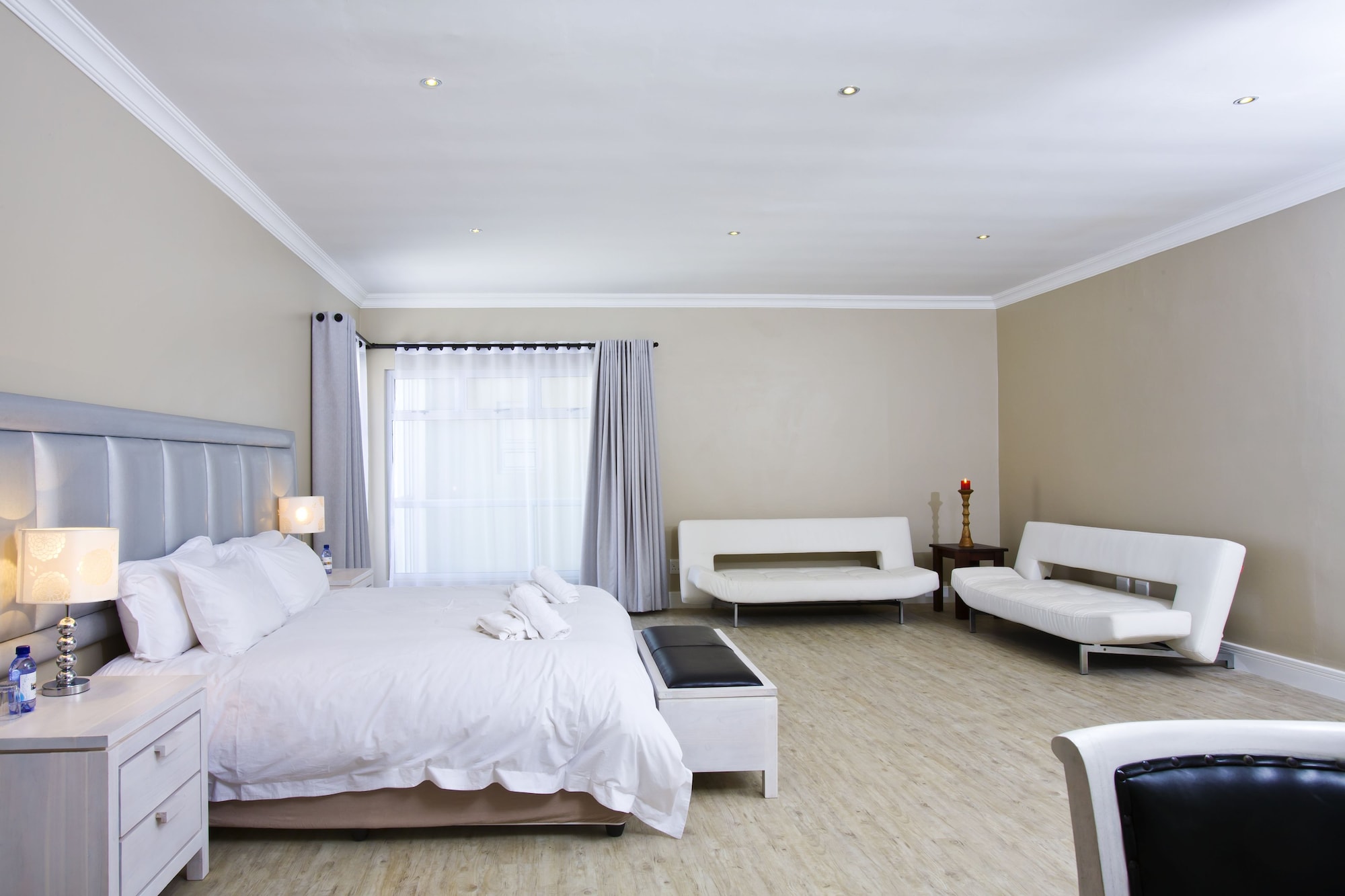 FAMILY, QUEEN BED