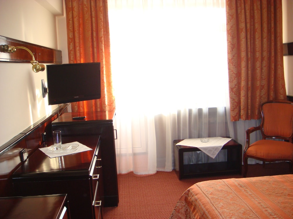 Otrar Hotel 32/54