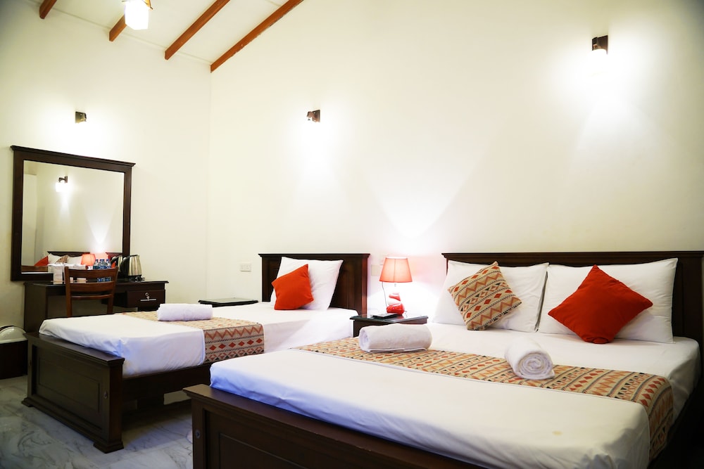 Moon Hills Hotel 5/50
