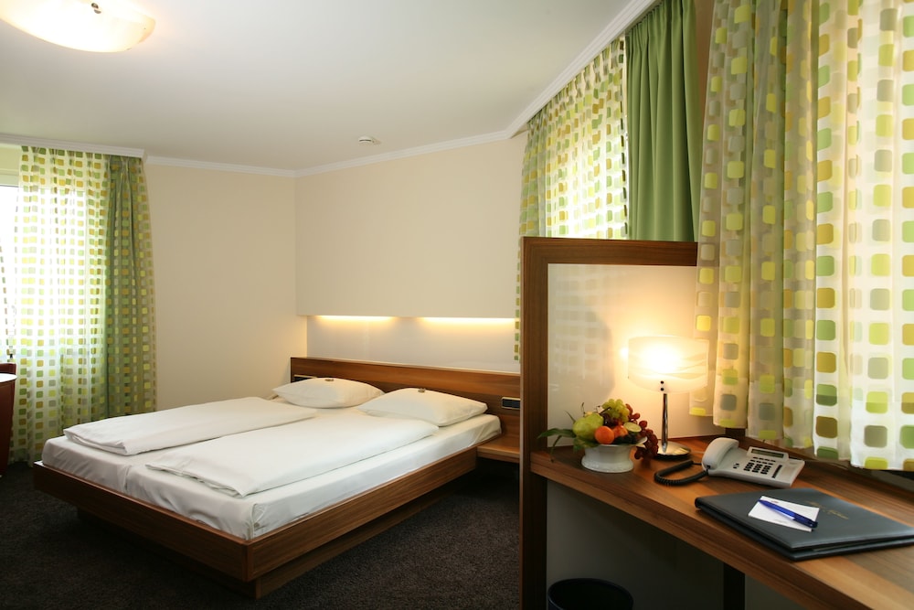 Torbrau Hotel 10/66