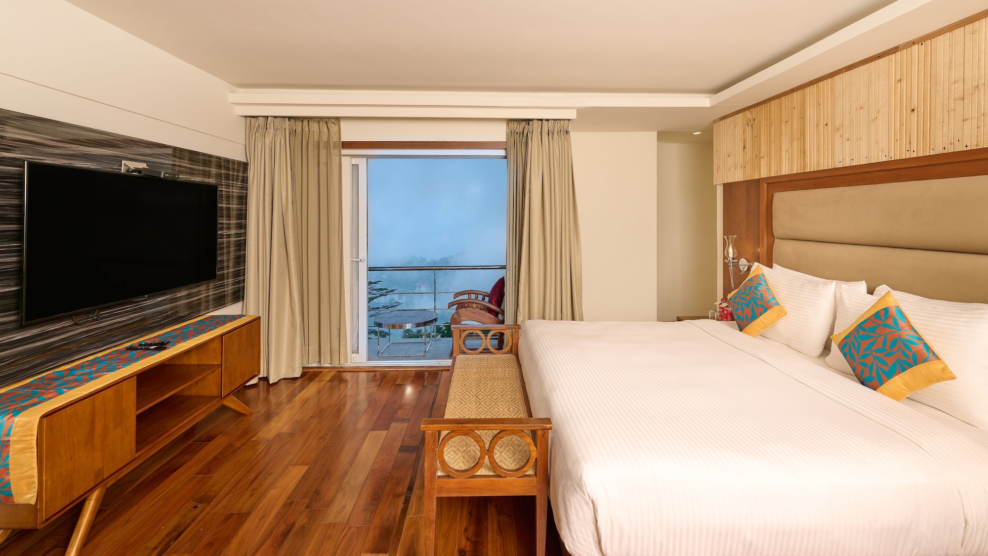 SUITE, VALLEY VIEW, BALCONY