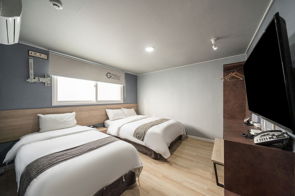 Malu Hotel 12/72