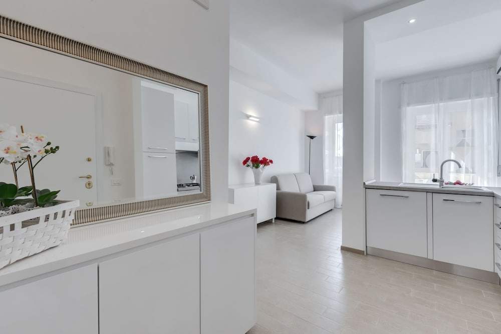 Trastevere White Apartment 2/17
