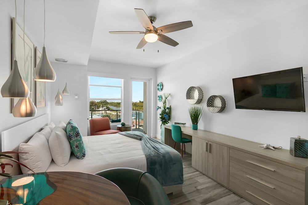 Cape Crossing Resort & Marina 41/68
