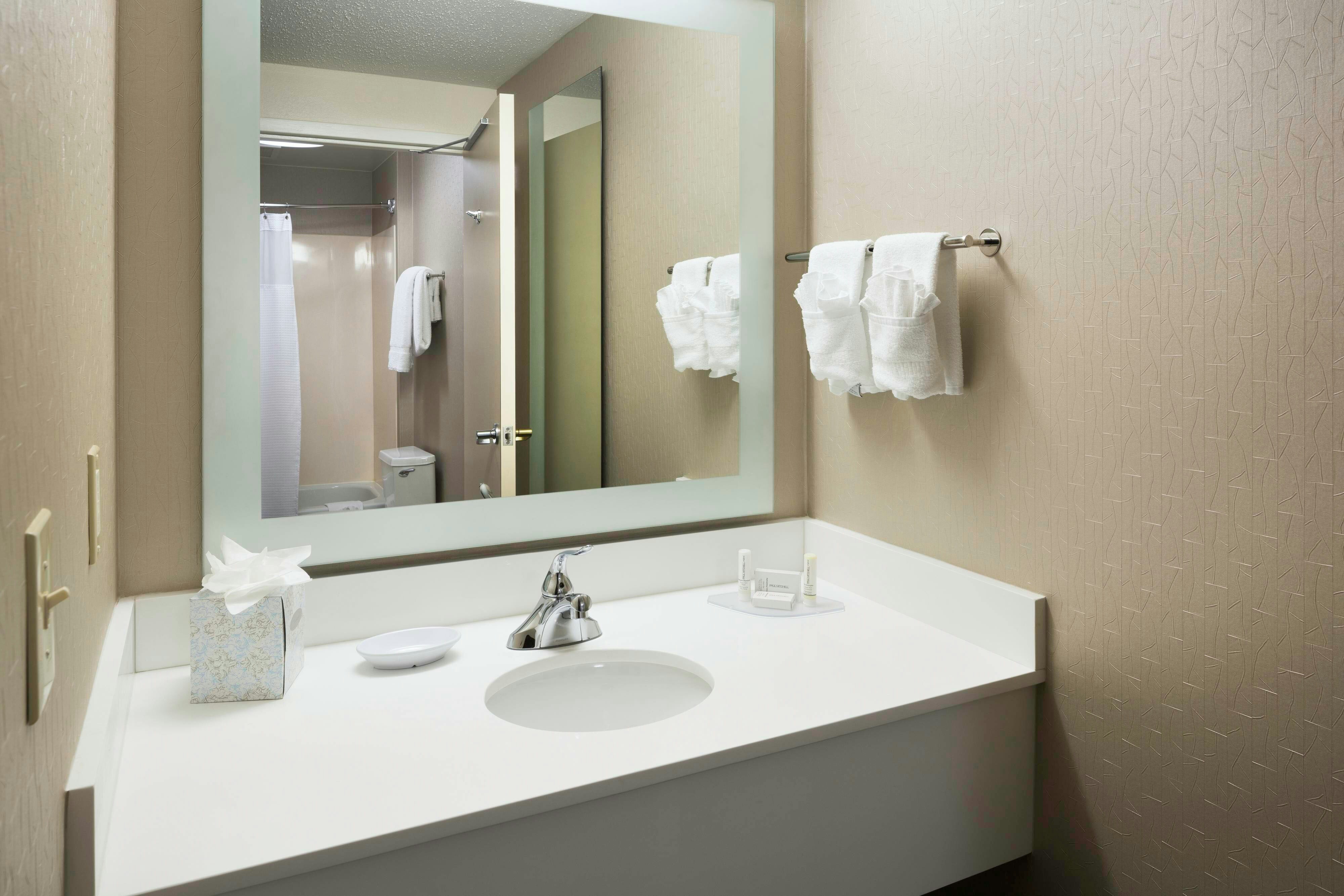 جناح، SpringHill Suites Milford 2/2