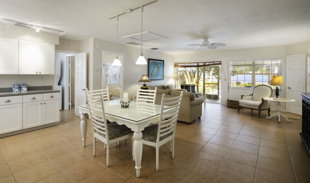 Pines Palms Resort 57/73