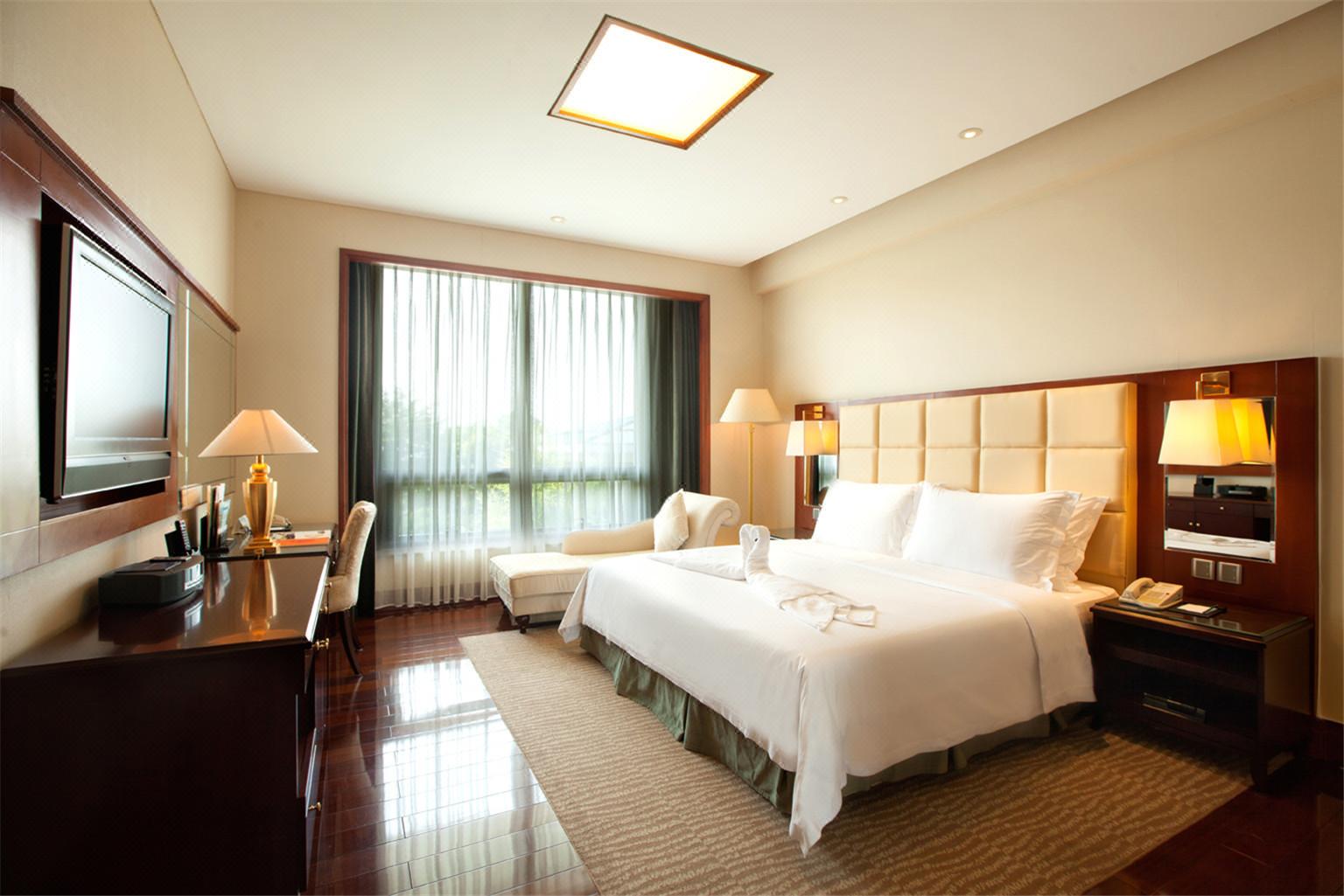 Deluxe, Pavilion, Suite