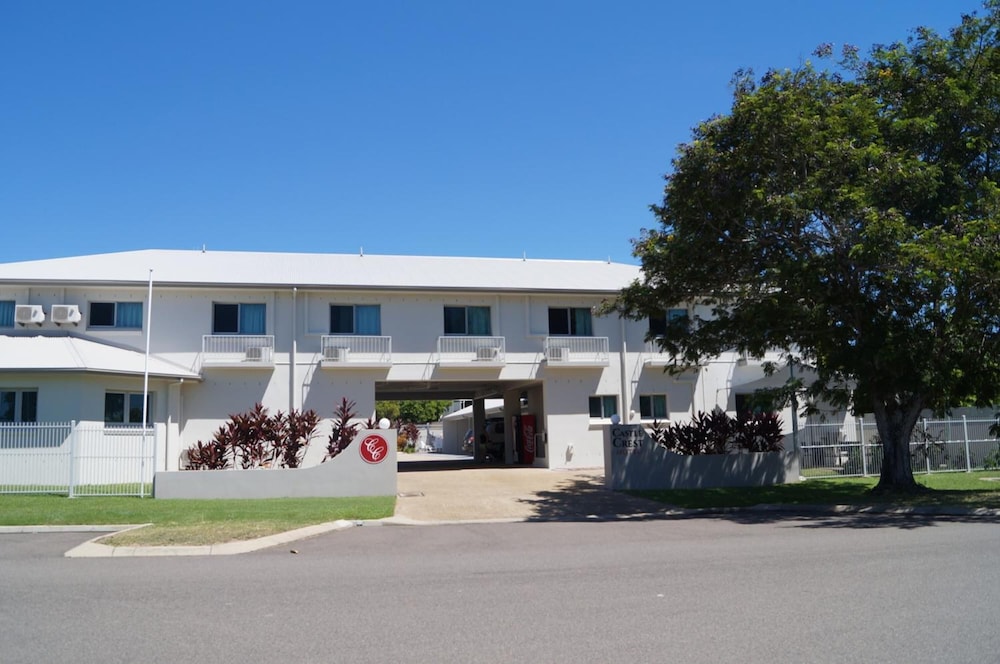 Castle Crest Motel 4/57