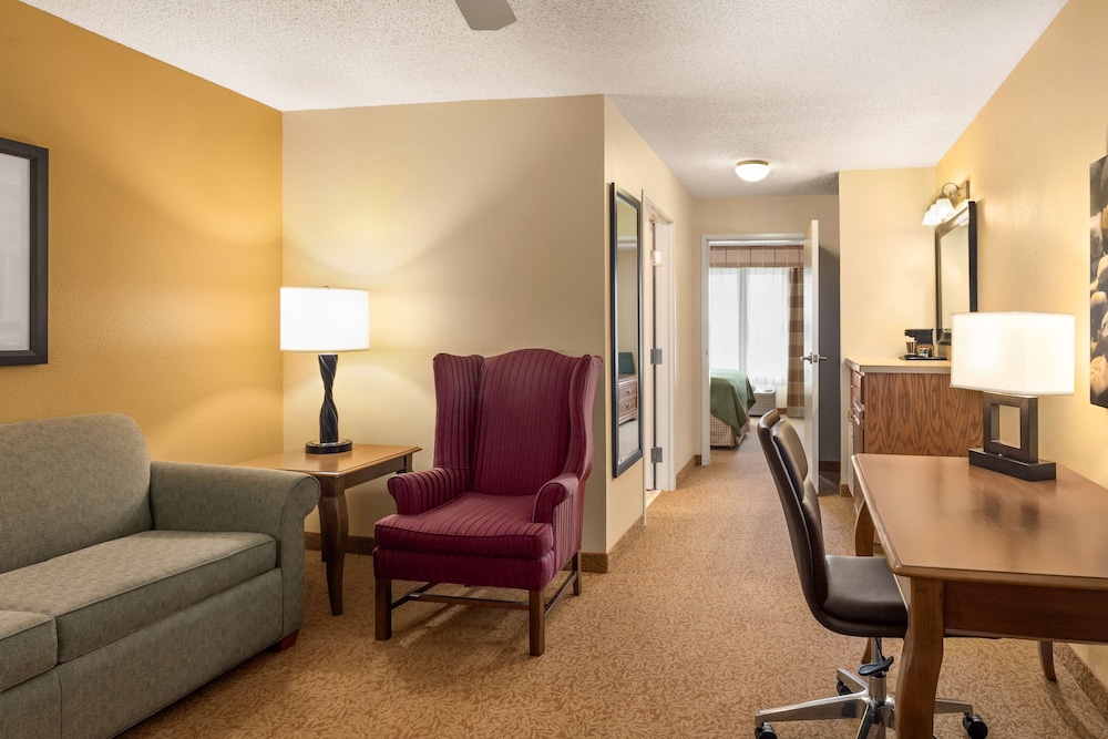 Country Inn & Suites by Radisson, Salina, KS 19/26