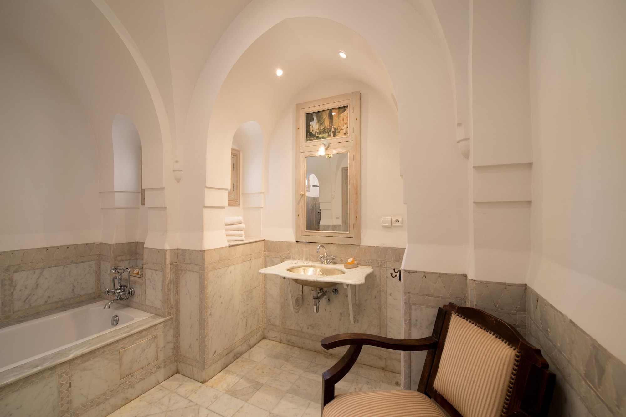 1 BEDROOM, ROMANTIC, SUITE, HOT TUB, GARDEN AREA