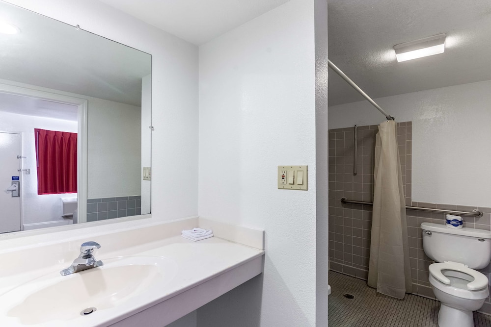 Motel6 Pensacola, FL - West 19/23