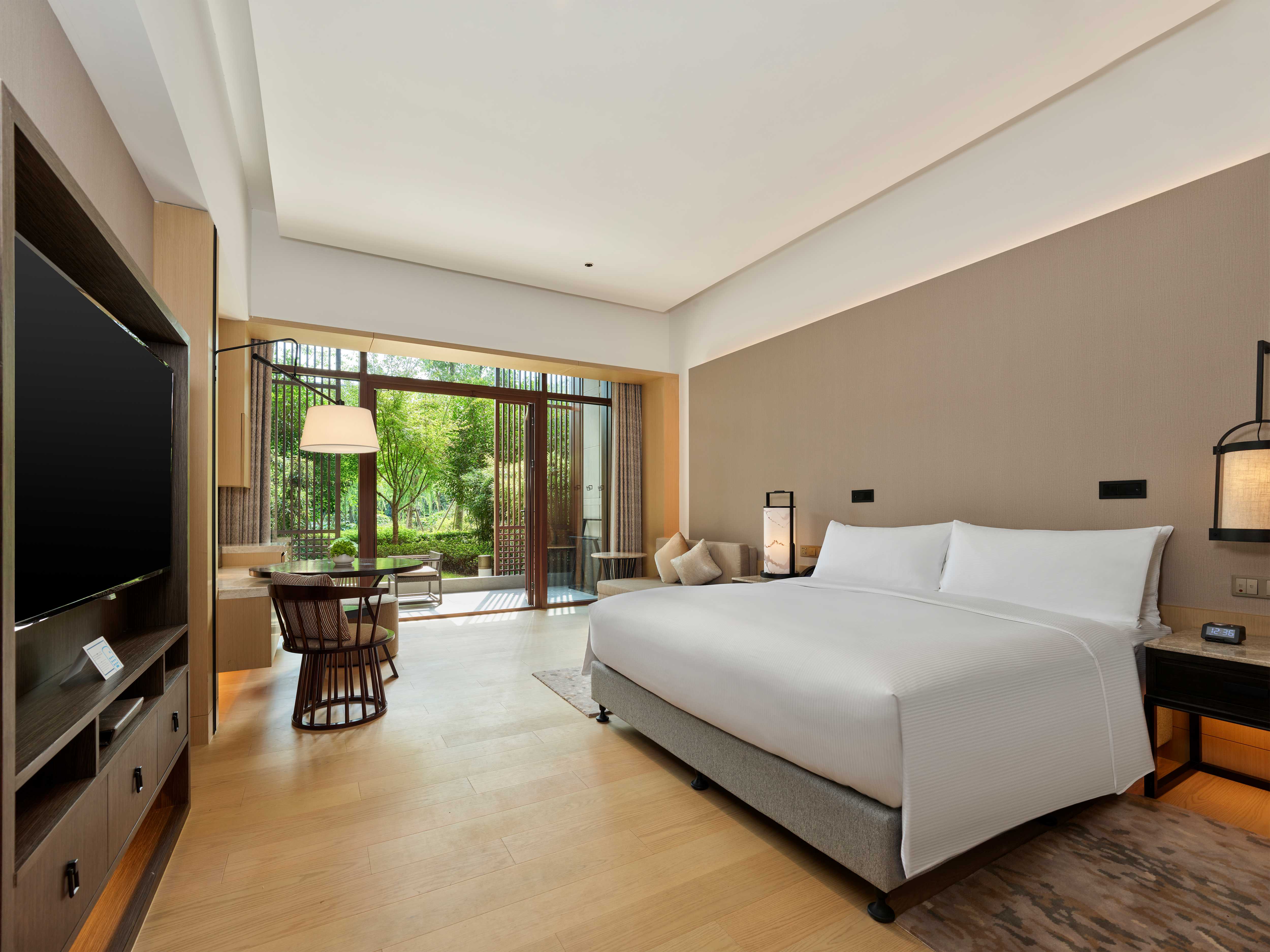 Courtyard, Deluxe, King Bed