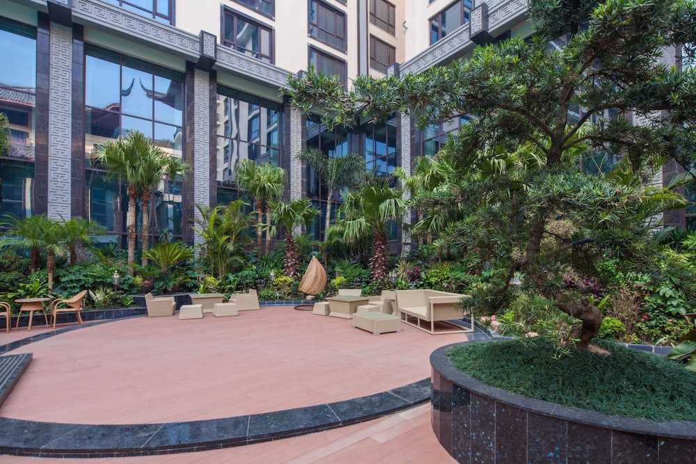 Grand Bravo Hotel 58/63
