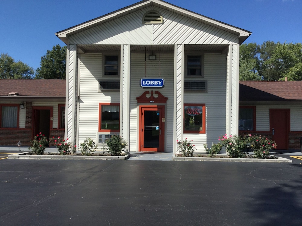 Falls Inn Newton Falls 3/43