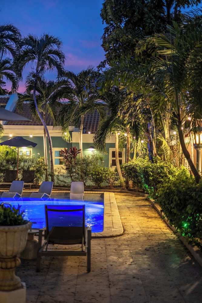 Kura Botanica Hotel 55/62