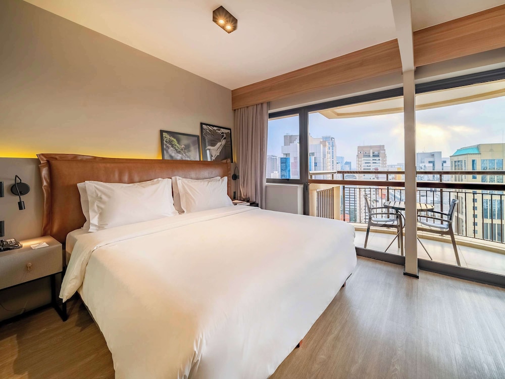 City Light, Executive, King Bed