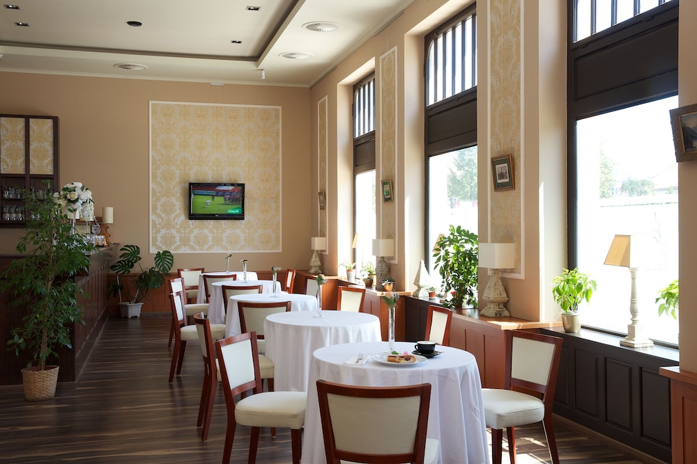 ERZSEBET KIRALYNE HOTEL 30/43