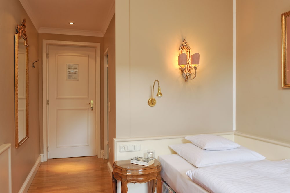 Hotel Splendid-Dollmann 23/67